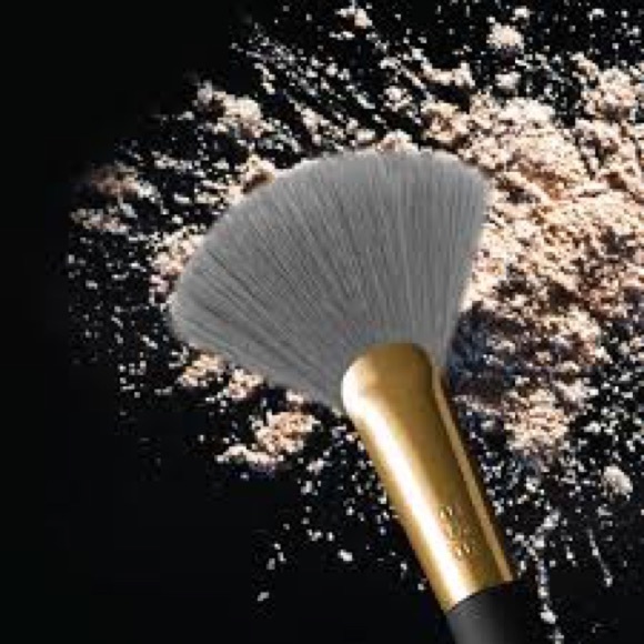 Billion Dollar Brows Fan Brush - Picture 4 of 4